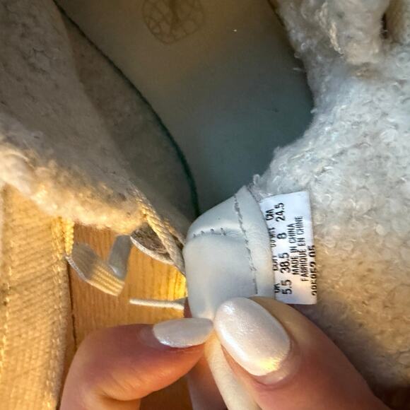 Women’s Puma Carina 2.0 Mid Winter Sneakers in White Size 8 - Picture 7 of 7